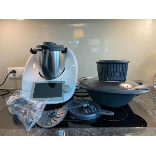 Thermomix TM6 NEU inklusive viel Zubehör